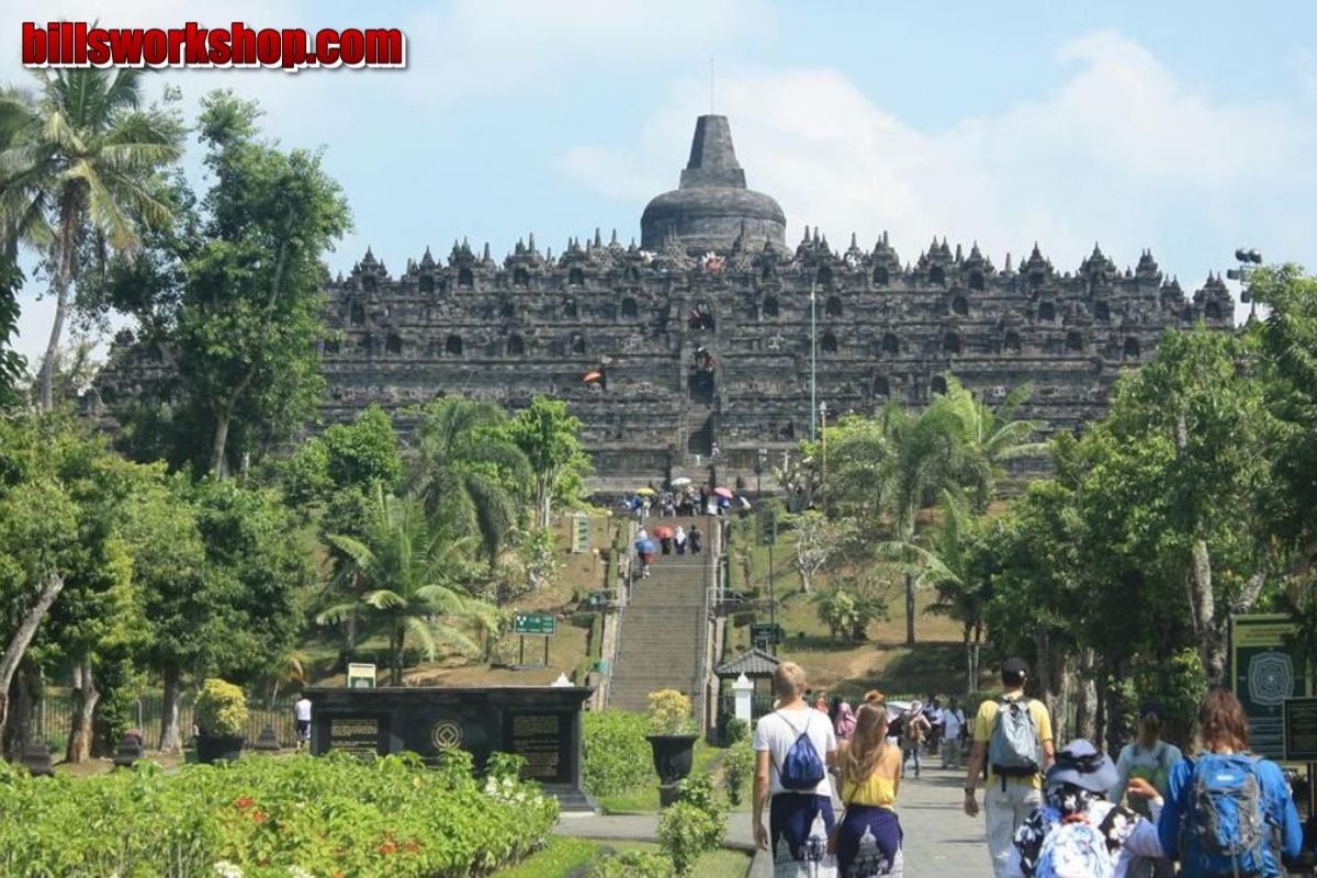 Candi Borobudur Ditutup untuk Wisatawan Saat Kunjungan Presiden Prancis Macron
